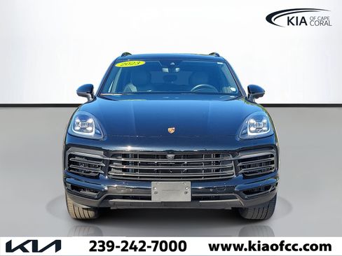 Used 2023 Porsche Cayenne AWD/4WD image 2