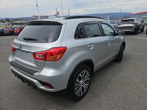 Used 2018 Mitsubishi Outlander Sport SEL image 3