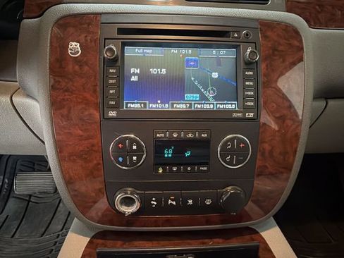 Used 2008 Chevrolet Suburban LTZ w/ LTZ Preferred Equipment Group AWD/4WD image 18