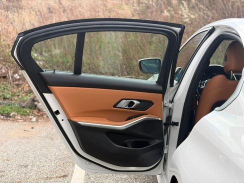 Used 2022 BMW 330i xDrive Sedan w/ Driving Assistance Package image 13