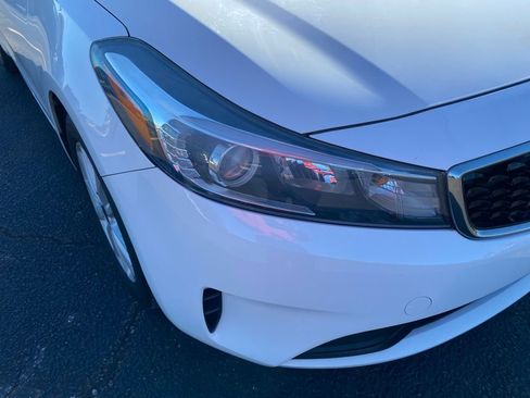 Used 2017 Kia Forte S image 3