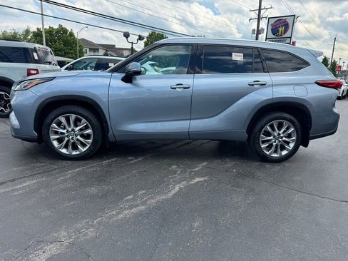 Used 2021 Toyota Highlander Limited AWD/4WD image 3