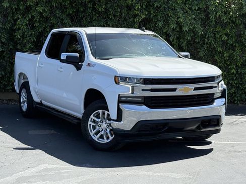 Used 2022 Chevrolet Silverado 1500 LT w/ Z71 Off-Road Package AWD/4WD image 1