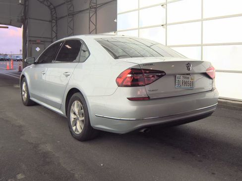 Used 2018 Volkswagen Passat 2.0T S image 8