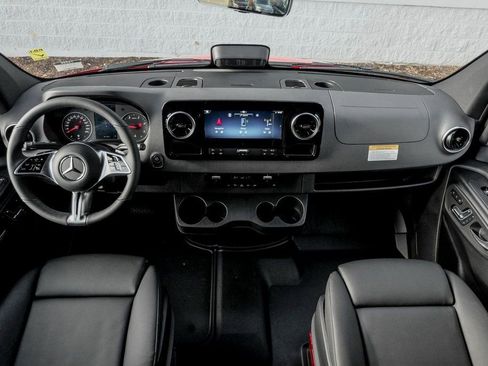 Used 2025 Mercedes-Benz Sprinter 2500 image 21