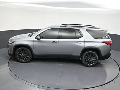 Used 2023 Chevrolet Traverse RS FWD image 19