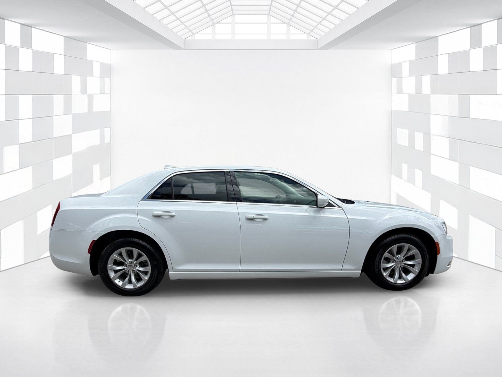 Used 2023 Chrysler 300 Touring RWD image 8