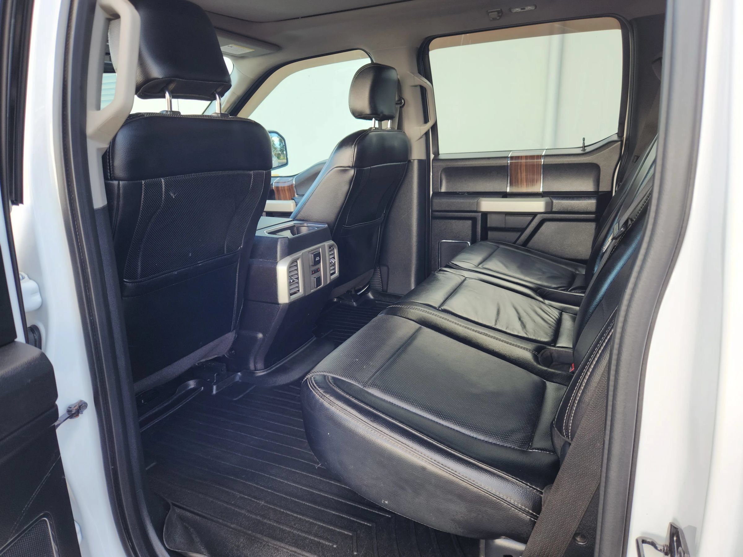 Used 2016 Ford F150 Lariat w/ Equipment Group 502A Luxury AWD/4WD image 18