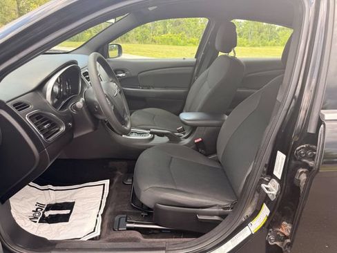 Used 2011 Chrysler 200 LX FWD image 5