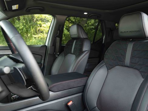 Used 2026 Honda Pilot Black Edition image 17