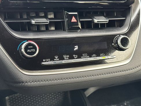 Used 2022 Toyota Corolla SE image 19