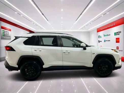 Used 2022 Toyota RAV4 XLE FWD image 8