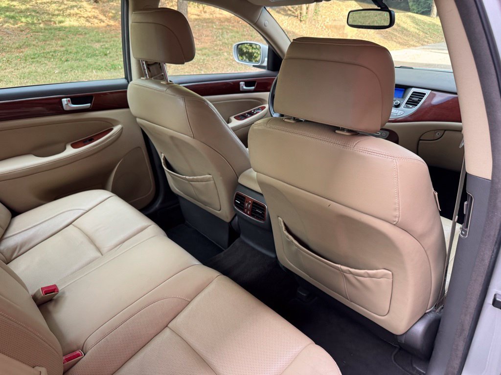 Used 2012 Hyundai Genesis 3.8 RWD image 22