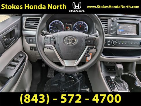 Used 2019 Toyota Highlander LE image 15