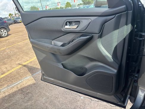 Used 2026 Nissan Rogue SV FWD image 18