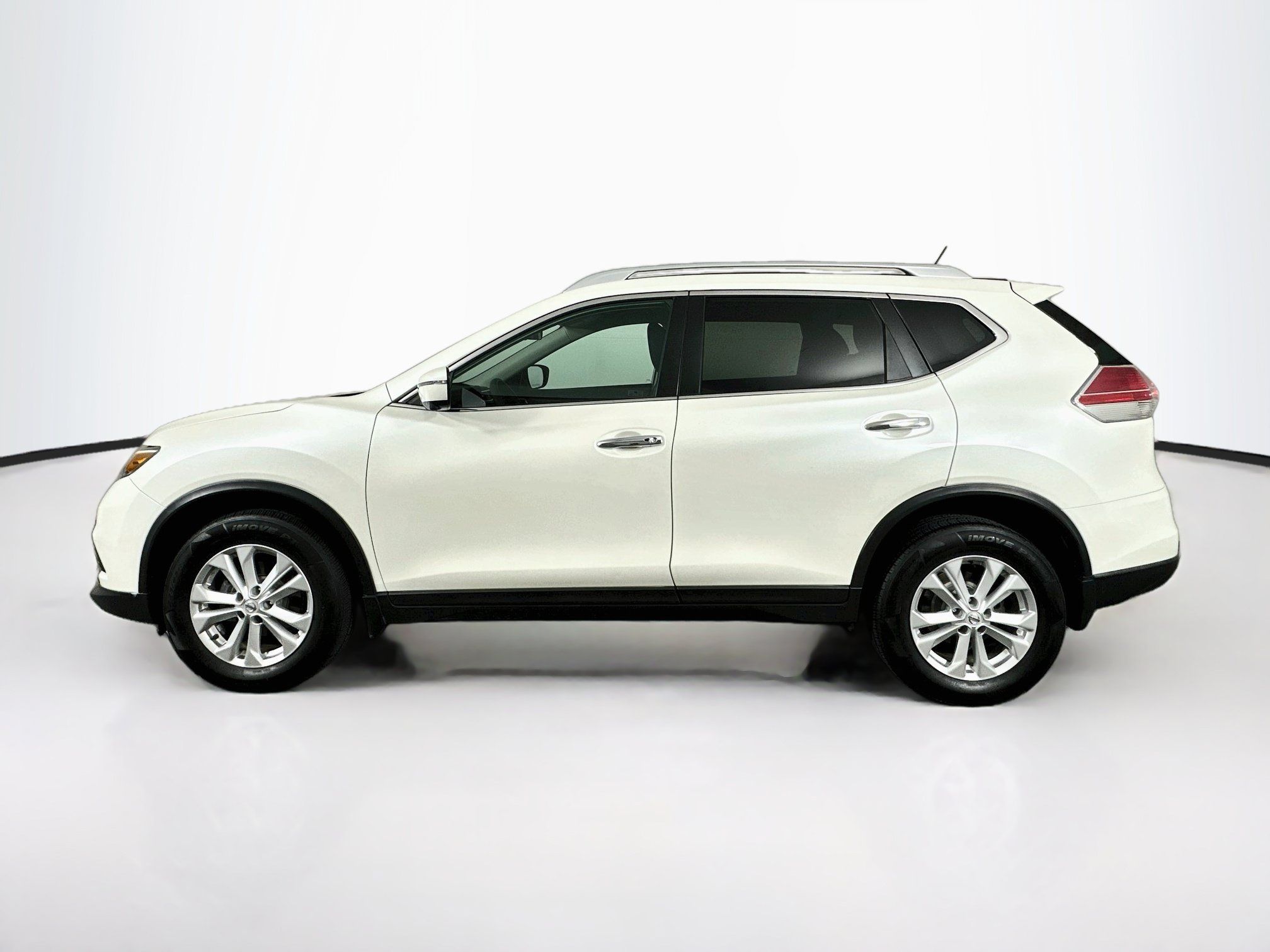 Used 2016 Nissan Rogue SV w/ SV Premium Package AWD/4WD image 4