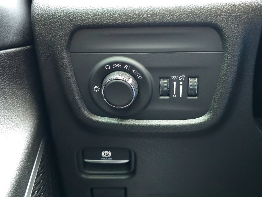 Used 2022 Jeep Grand Cherokee L Laredo w/ Luxury Tech Group I AWD/4WD image 18
