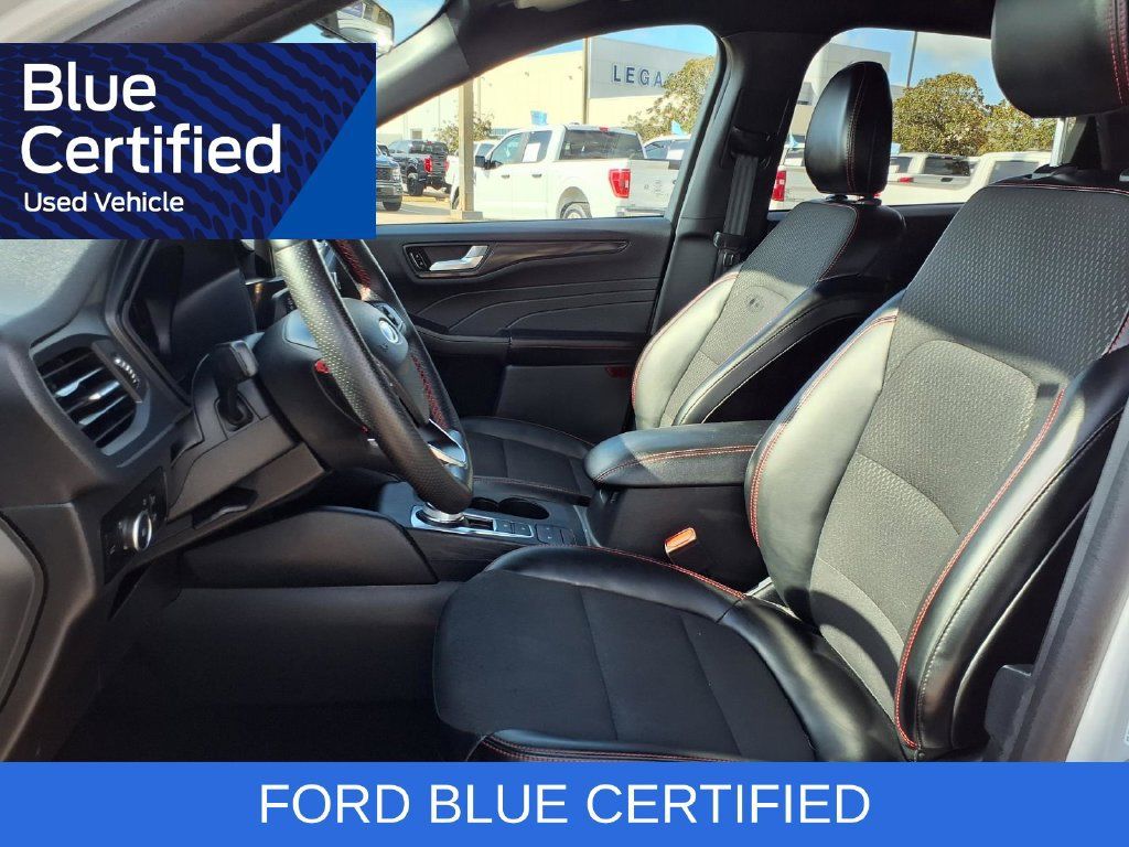 Certified 2025 Ford Escape ST-Line Select AWD/4WD image 25
