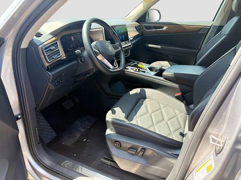 Used 2024 Volkswagen Atlas SE image 27