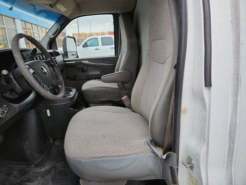 Used 2011 Chevrolet Express 3500 Extended image 16
