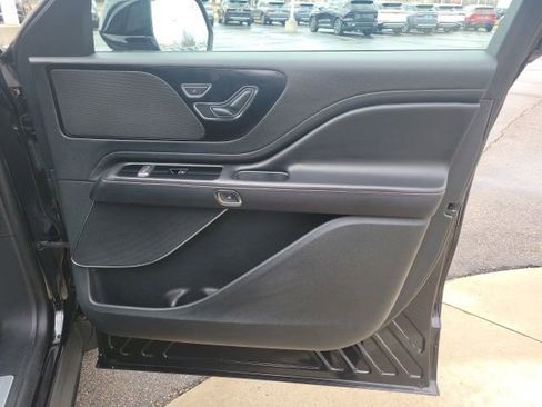 Used 2023 Lincoln Aviator AWD w/ Premium Package image 28