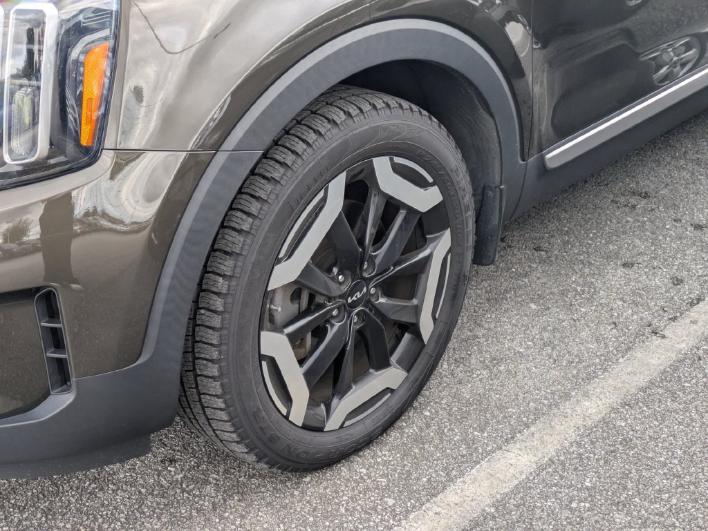 Used 2023 Kia Telluride EX w/ EX Captain's Chair Package AWD/4WD image 5
