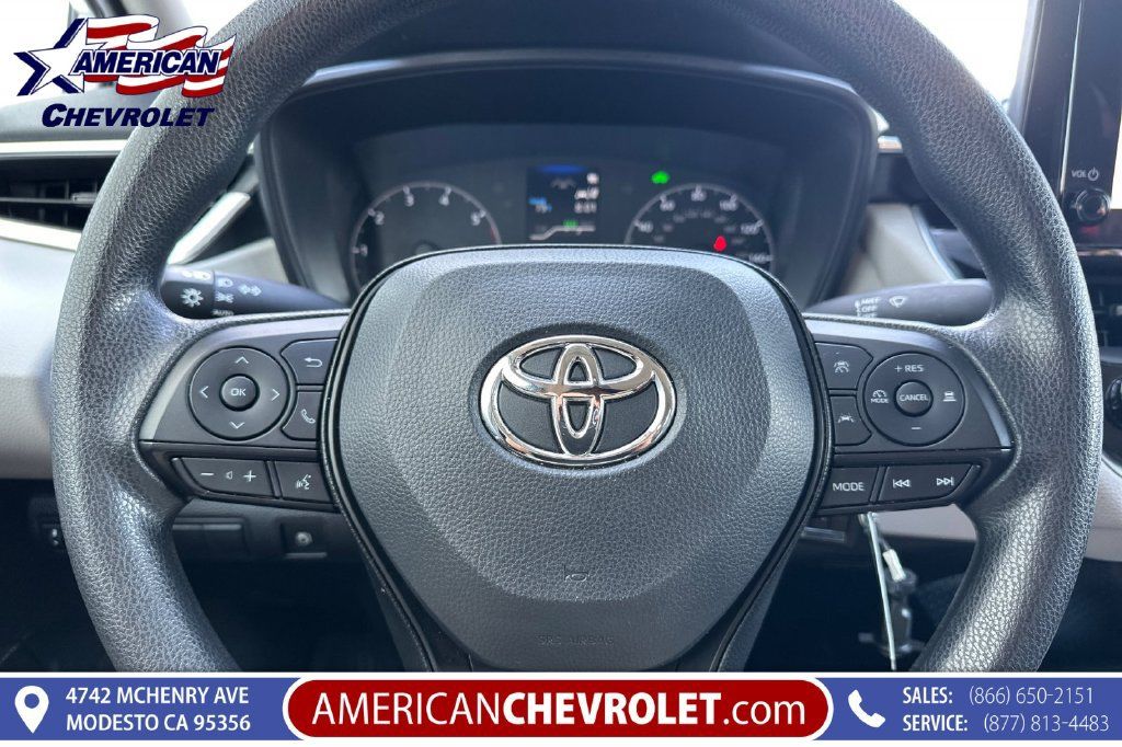 Used 2025 Toyota Corolla LE FWD image 29