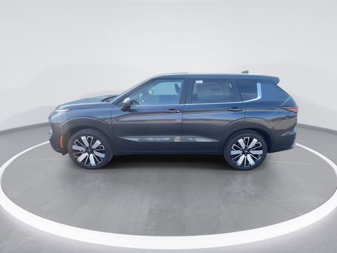 Used 2025 Mitsubishi Outlander SE FWD image 5