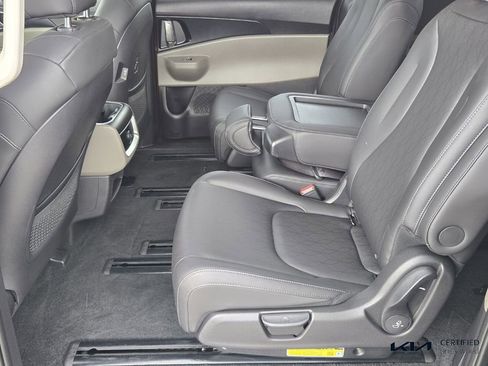 Used 2026 Kia Carnival FWD image 13