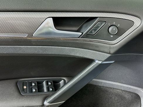 Used 2017 Volkswagen Golf Alltrack S image 18