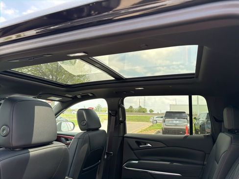 New 2026 Chevrolet Traverse Z71 w/ LPO, Floor Liner Package AWD/4WD image 17