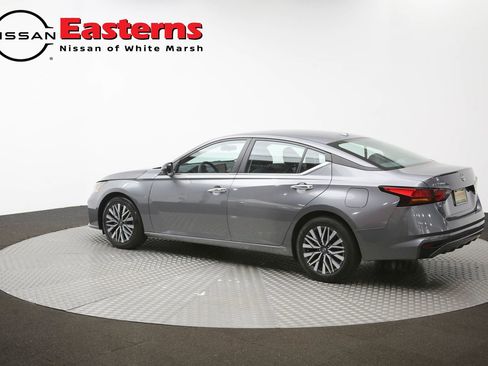 Used 2025 Nissan Altima 2.5 SV FWD image 61