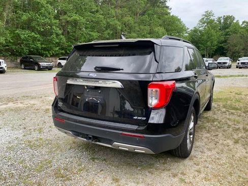 Certified 2023 Ford Explorer XLT w/ Equipment Group 202A AWD/4WD image 8