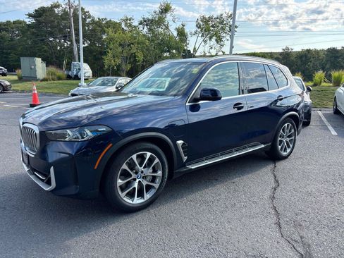 Used 2025 BMW X5 xDrive50e w/ Climate Comfort Package AWD/4WD image 4