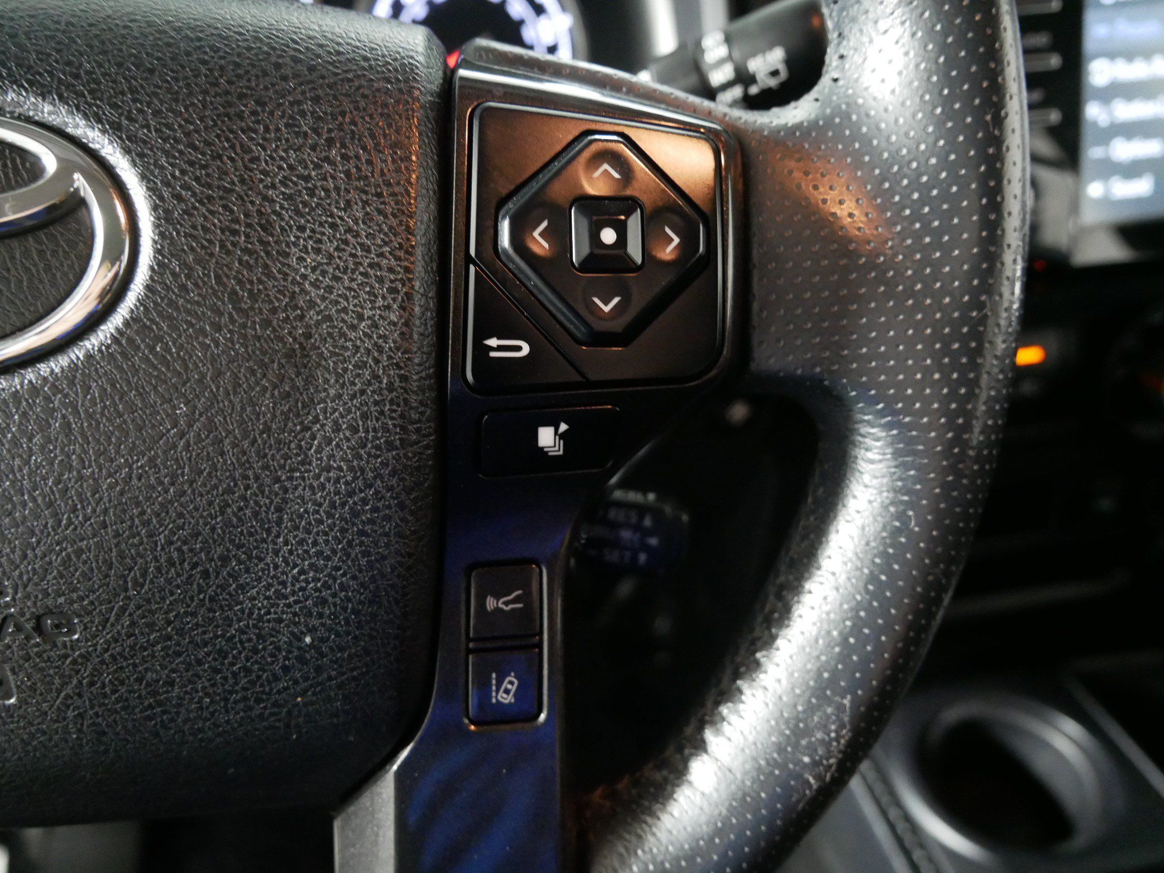 Used 2022 Toyota 4Runner TRD Off-Road Premium w/ TRD Black Wheel Package (TMS) AWD/4WD image 28