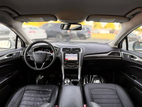 Used 2018 Ford Fusion SE w/ Equipment Group 602A FWD image 21
