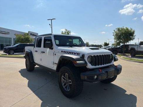 Used 2024 Jeep Gladiator Mojave w/ Convenience Group AWD/4WD image 7