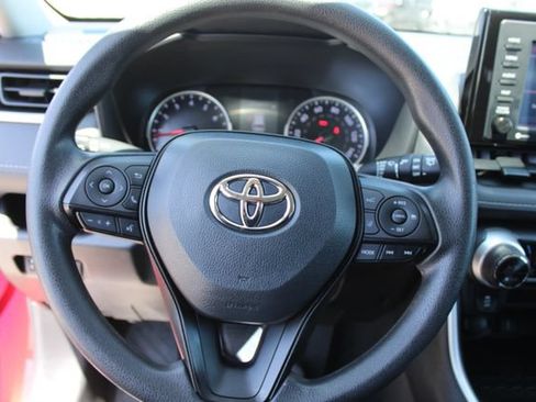 Used 2022 Toyota RAV4 XLE FWD image 19