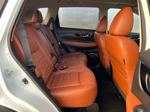 Used 2017 Nissan Rogue SL w/ SL Premium Package image 12