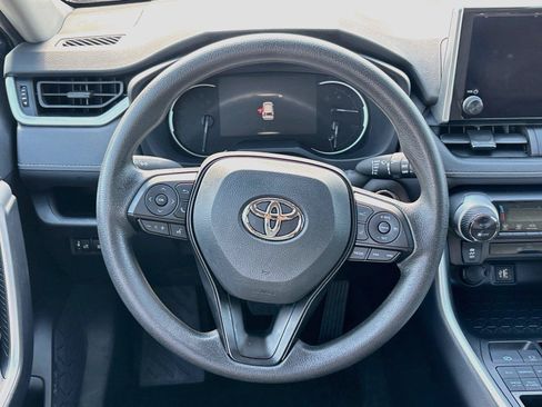 Used 2025 Toyota RAV4 XLE AWD/4WD image 17