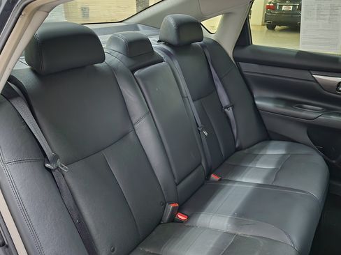 Used 2013 Nissan Altima 3.5 SL FWD image 21