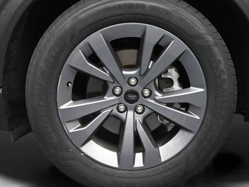 Used 2022 Ford Explorer XLT w/ Equipment Group 202A RWD image 10