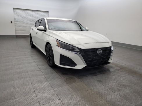 Used 2023 Nissan Altima 2.5 S FWD image 13