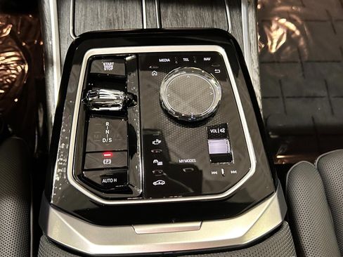 Used 2026 BMW 750e xDrive w/ Executive Package image 10