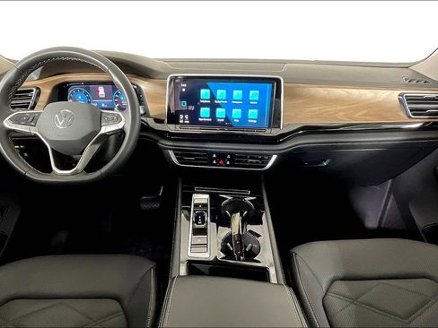 Used 2024 Volkswagen Atlas SE image 21