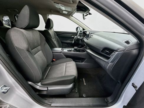 Used 2025 Nissan Rogue SV FWD image 32