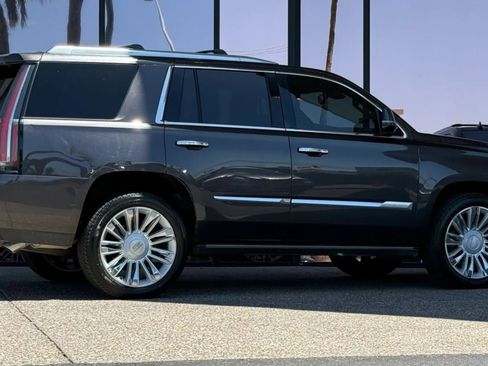 Used 2016 Cadillac Escalade Platinum RWD image 13