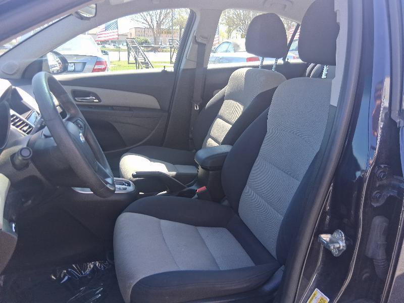 Used 2016 Chevrolet Cruze LS FWD image 14