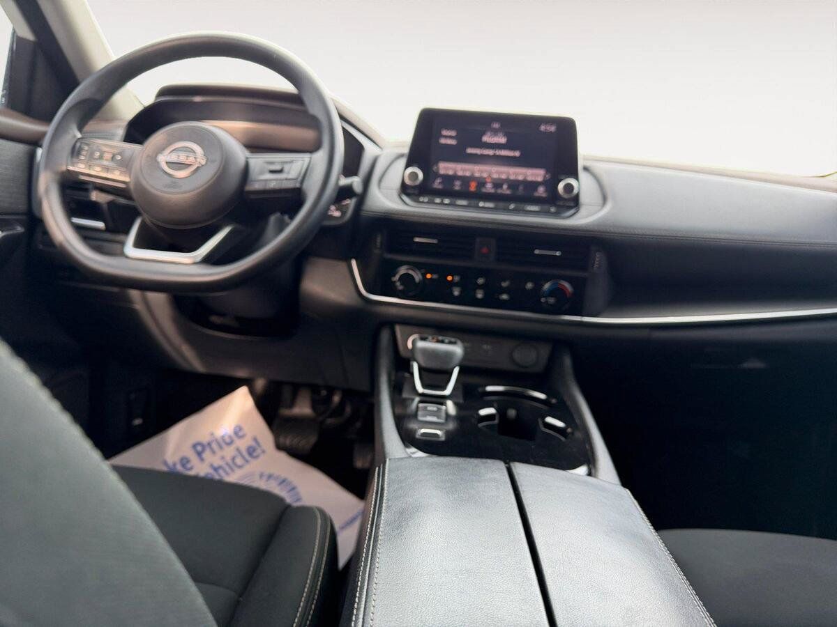 Used 2023 Nissan Rogue S FWD image 11