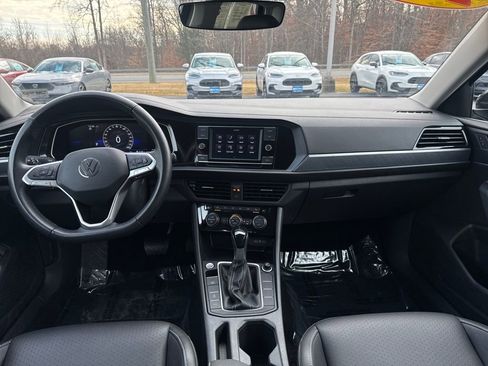 Used 2024 Volkswagen Jetta SE image 15